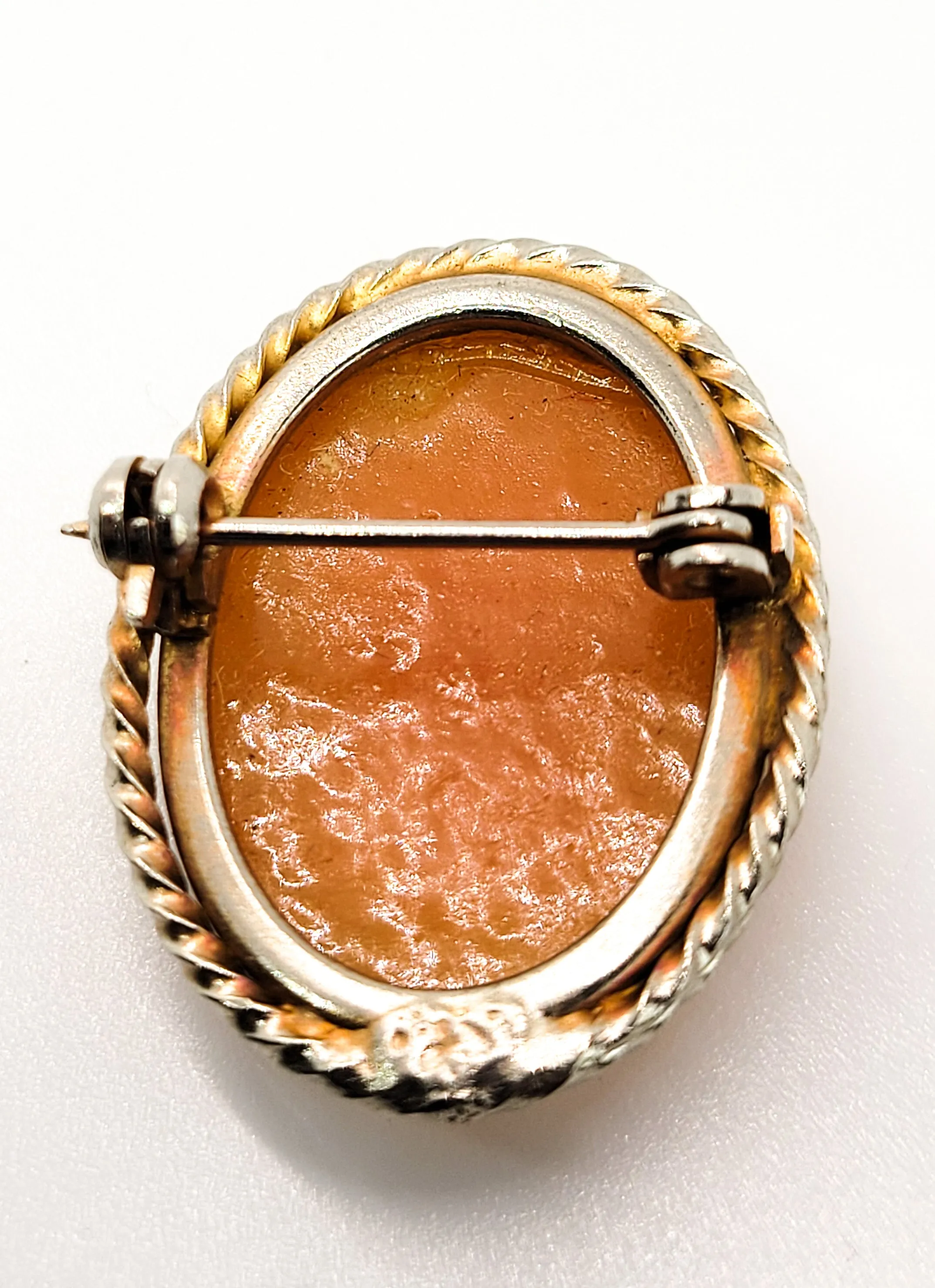 Vintage cameo gold toned framed detailed woman resin cameo brooch