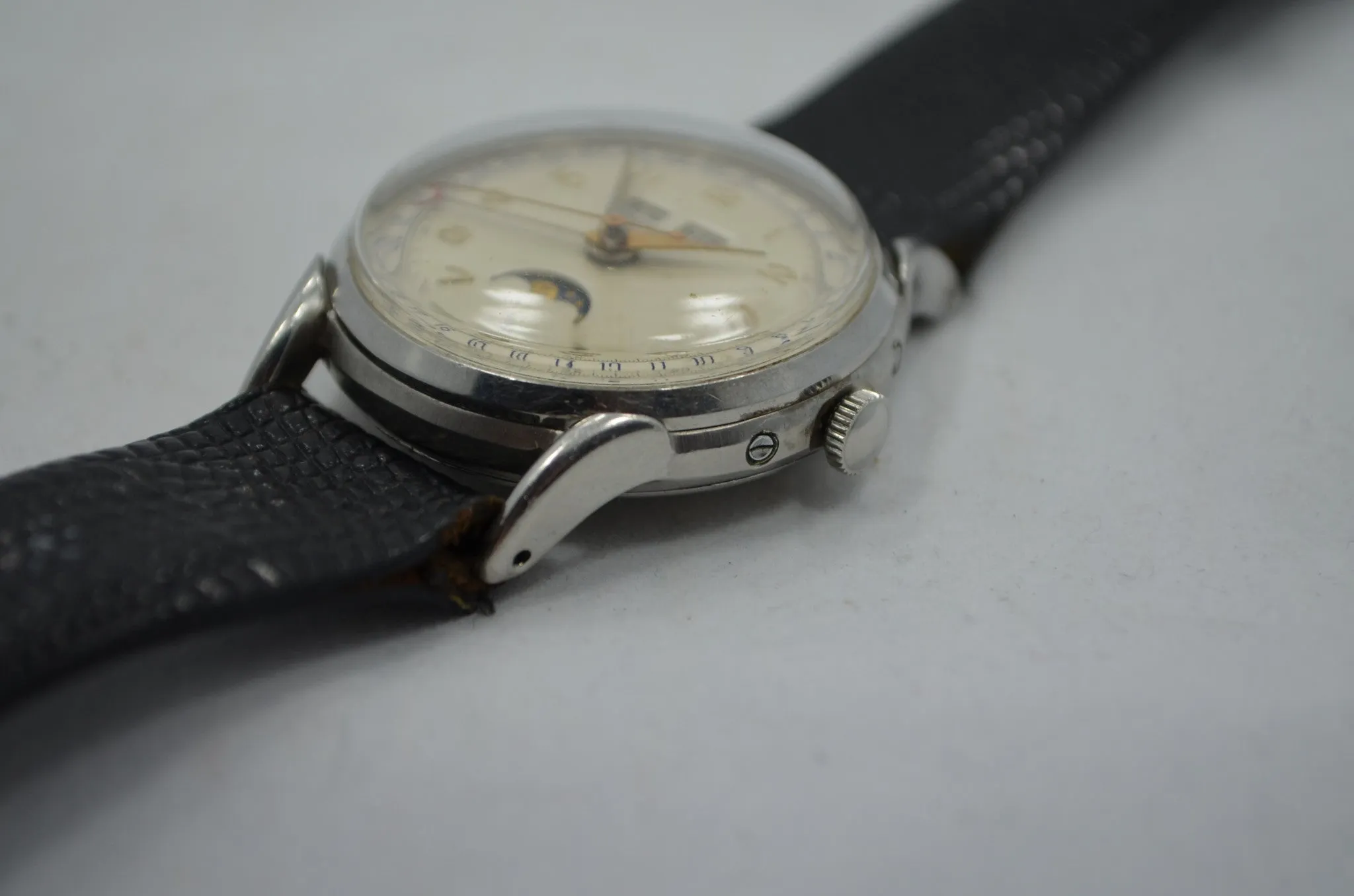 Vintage Leonidas Triple Date Calendar Moon Phase Day Date Steel Ref. 1201 Manual Wind 1940's