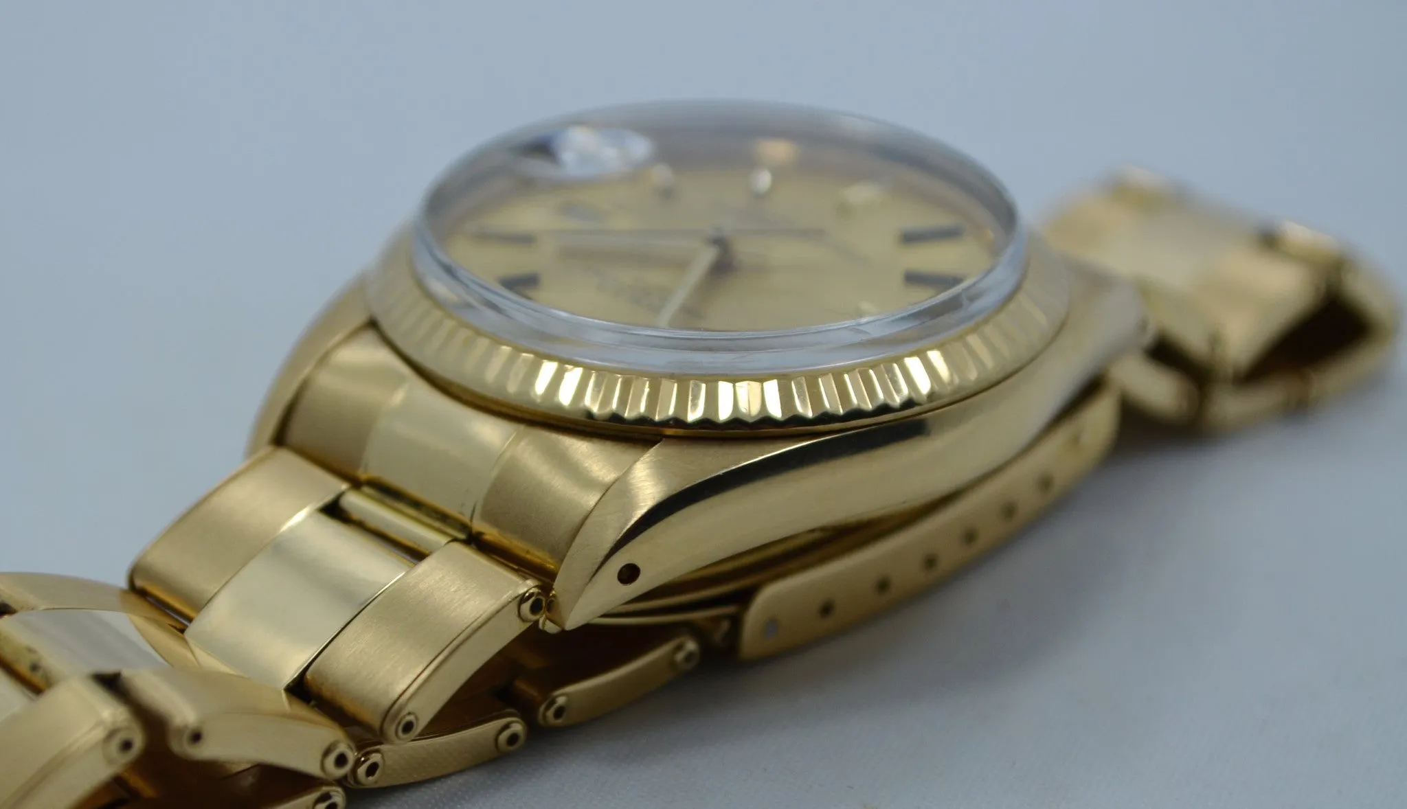 Vintage Rolex 15038 Oyster Perpetual Date 18K Yellow Gold 8.8 Mil 1985 Watch