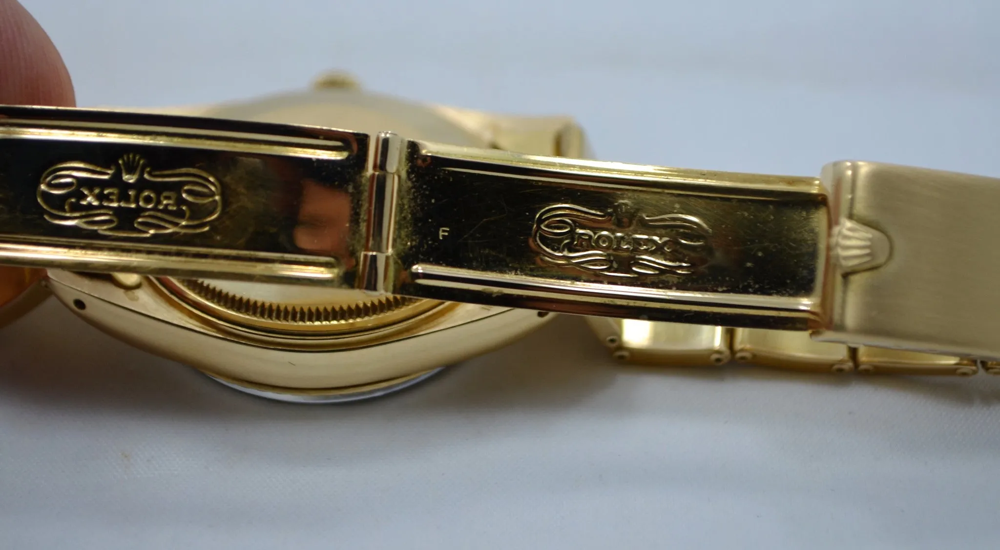 Vintage Rolex 15038 Oyster Perpetual Date 18K Yellow Gold 8.8 Mil 1985 Watch