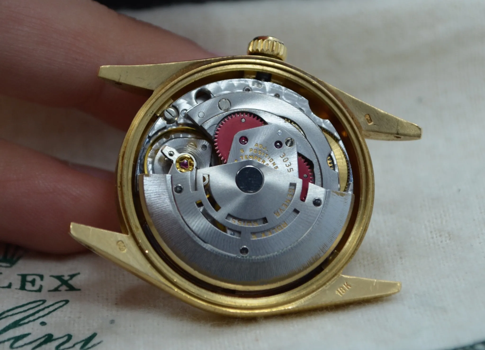 Vintage Rolex 15038 Oyster Perpetual Date 18K Yellow Gold 8.8 Mil 1985 Watch