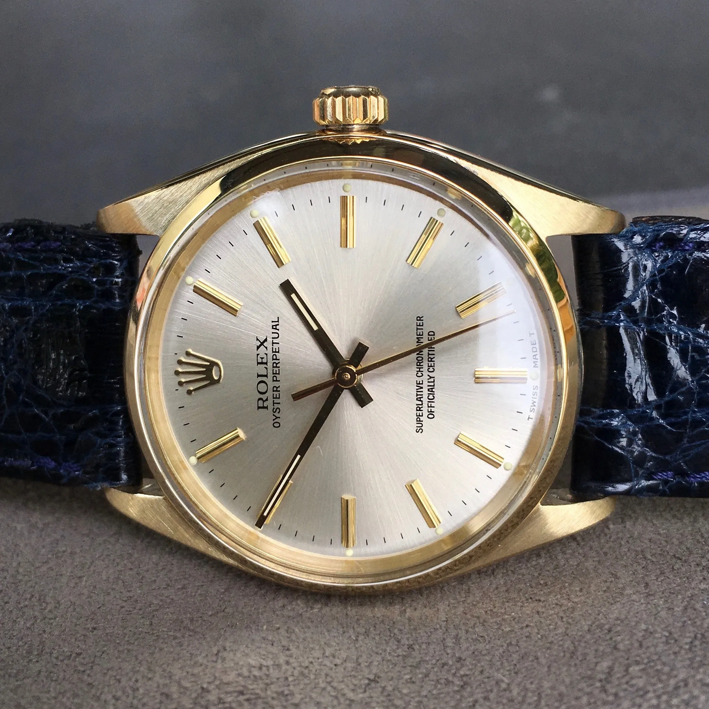 Vintage Rolex Oyster Perpetual 1002 14K Yellow Gold Caliber 1560 Silver Wristwatch
