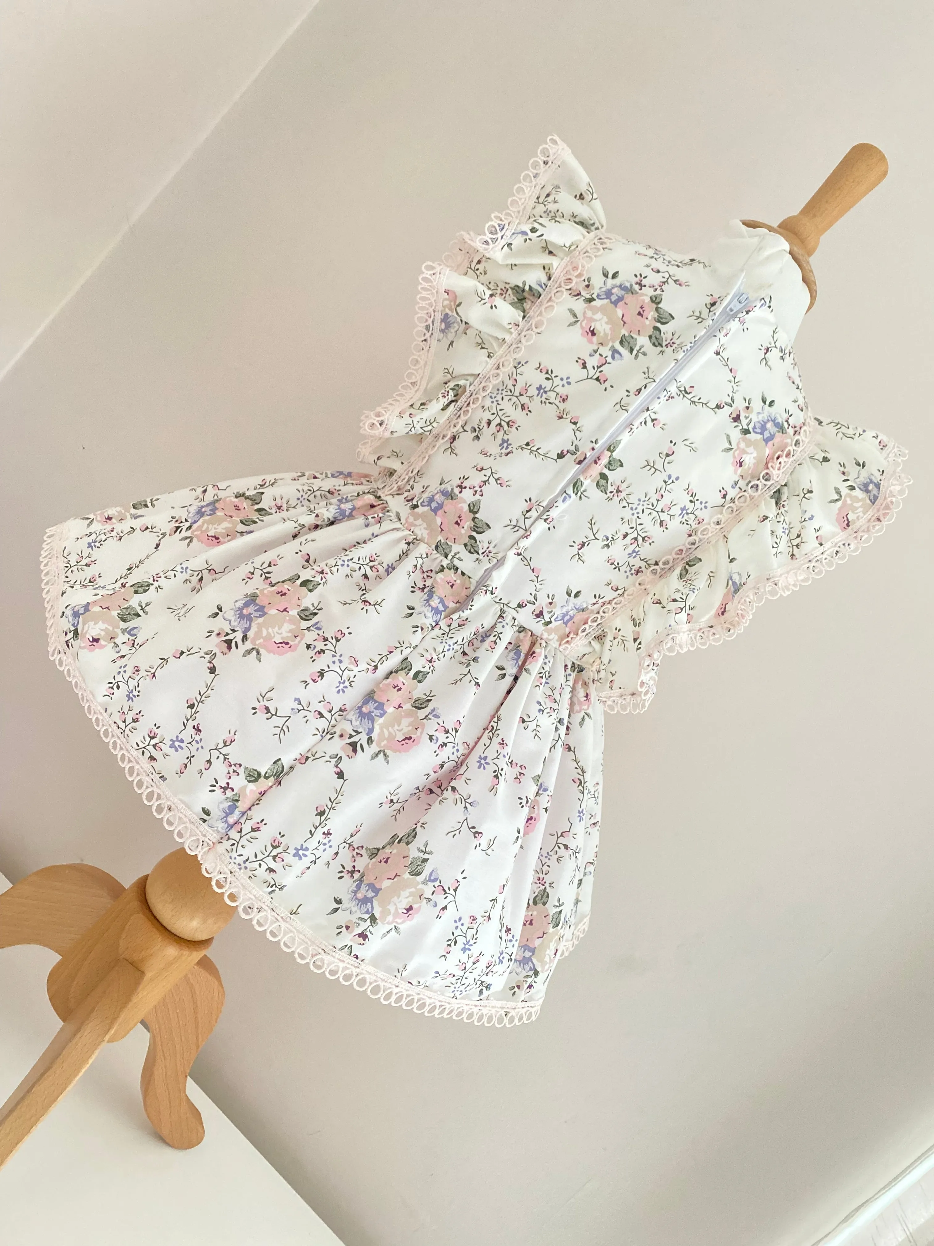 Vintage Style Frilly Sleeve Dress