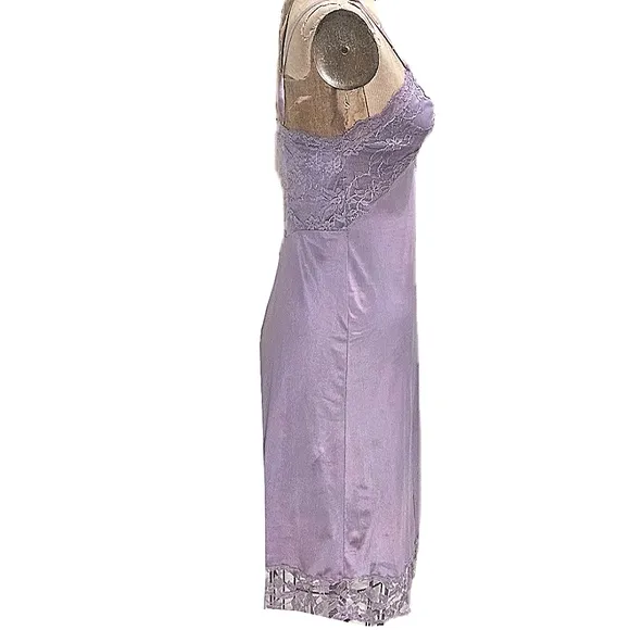 Vintage Vanity Fair lacy chemise in lilac