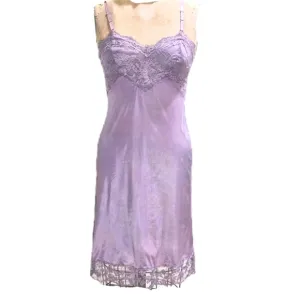Vintage Vanity Fair lacy chemise in lilac